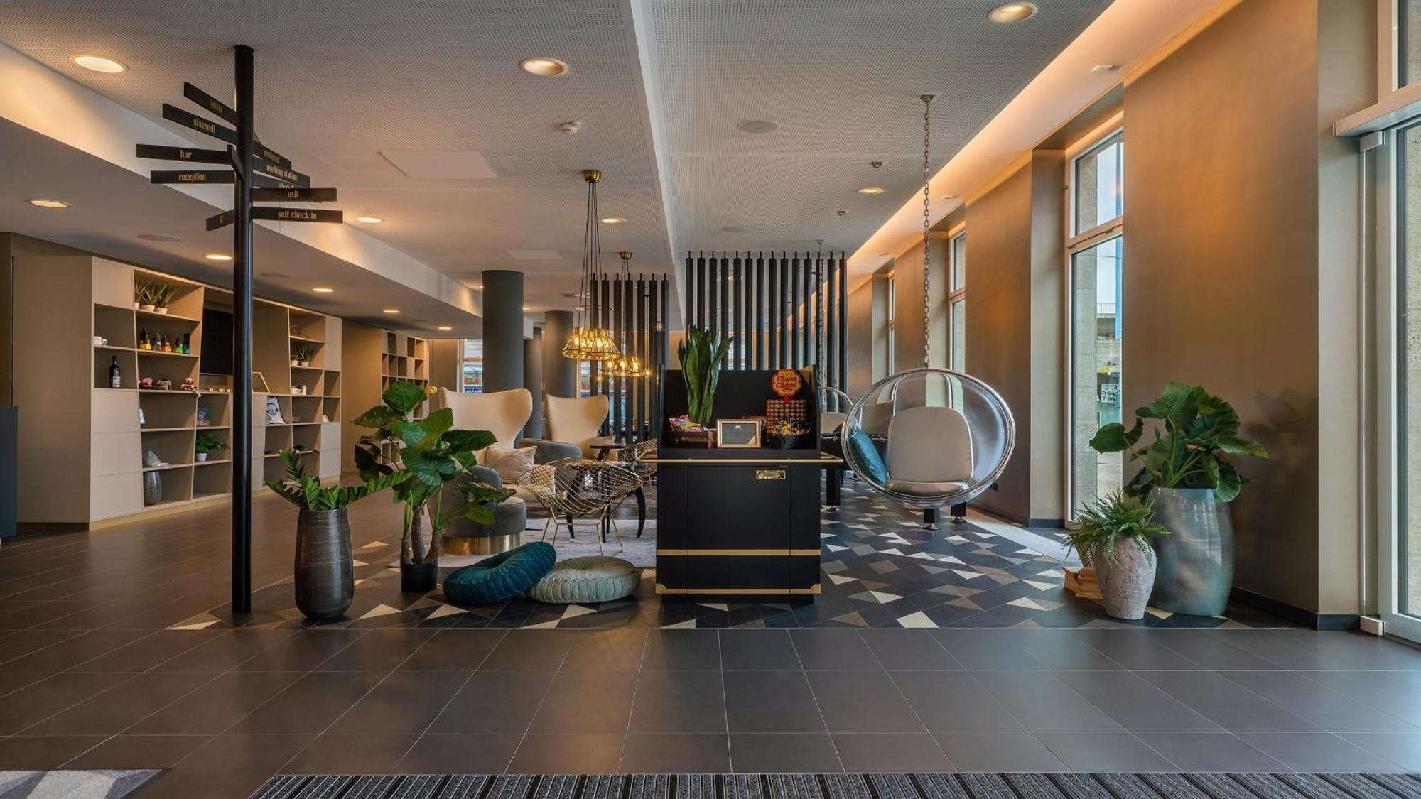 Holiday Inn - The Niu, Ridge Halle Central Station By Ihg Экстерьер фото